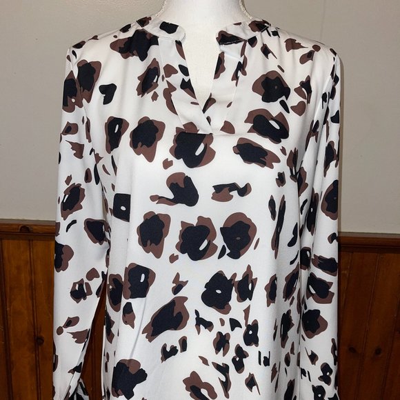NWOT Women's Unbranded Cow Animal Print Long Sleeve Blouse‎ M - Picture 1 of 4